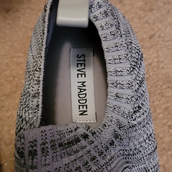 Steve Madden SIZE 10 Grey/White Beale Slip on Sneakers - Picture 2 of 8